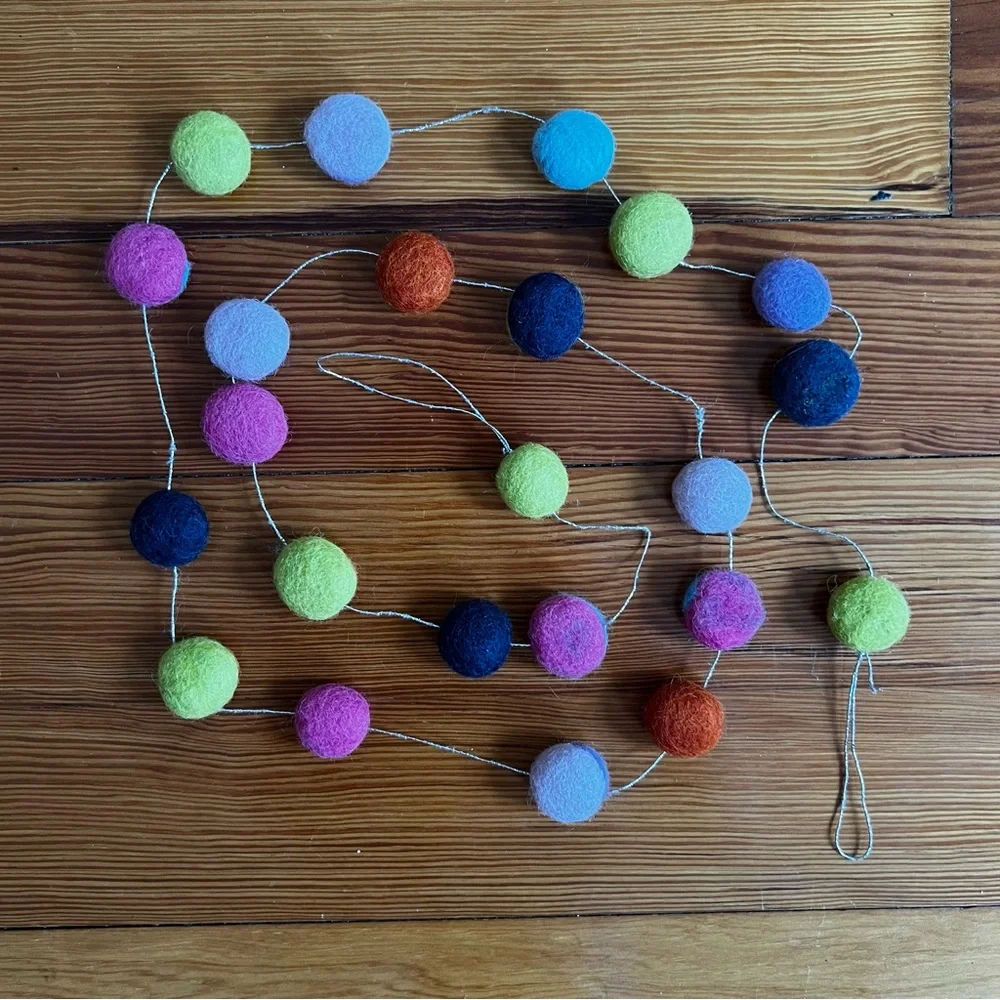 URBAN OUTFITTERS Felt Icon Garland